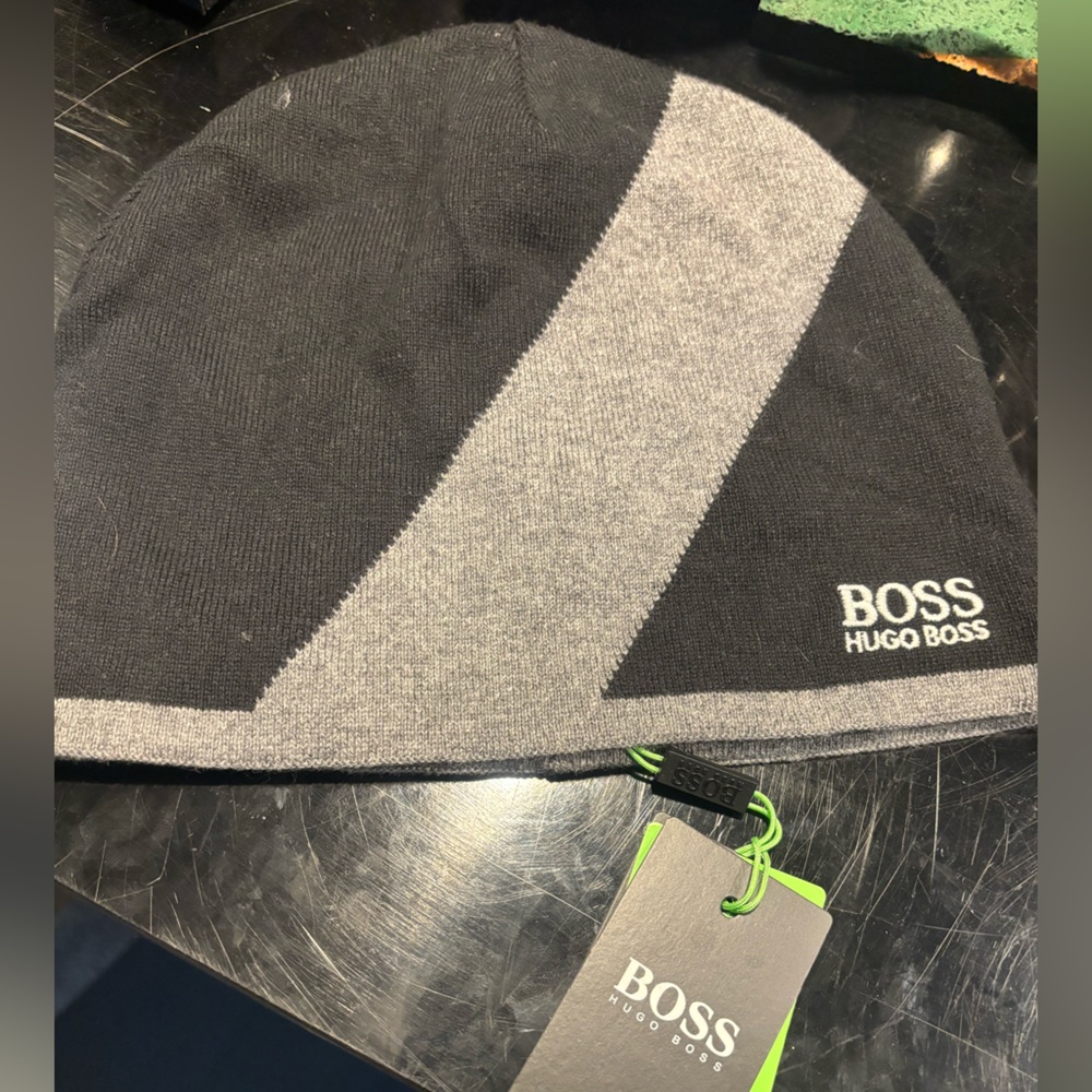 Hugo Boss reversible winter beanie